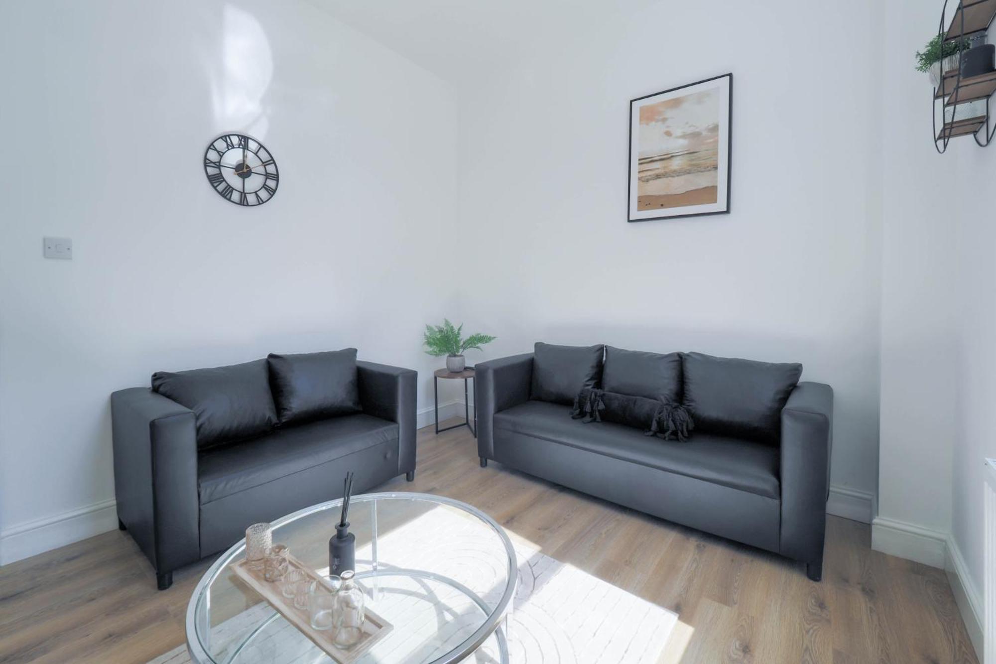 4 Bed Modern Flat In Camden Apartment *