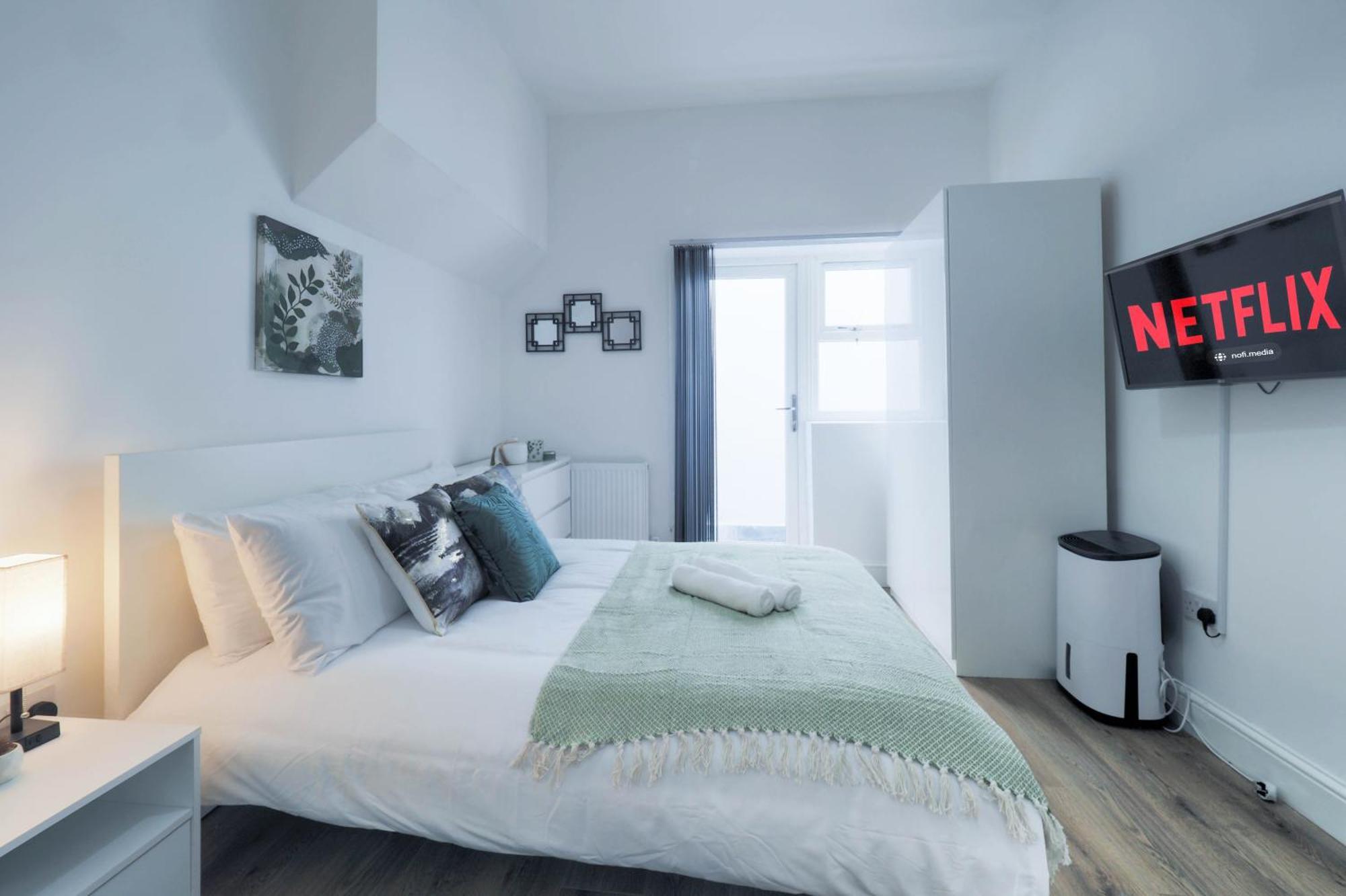 4 Bed Modern Flat In Camden * London